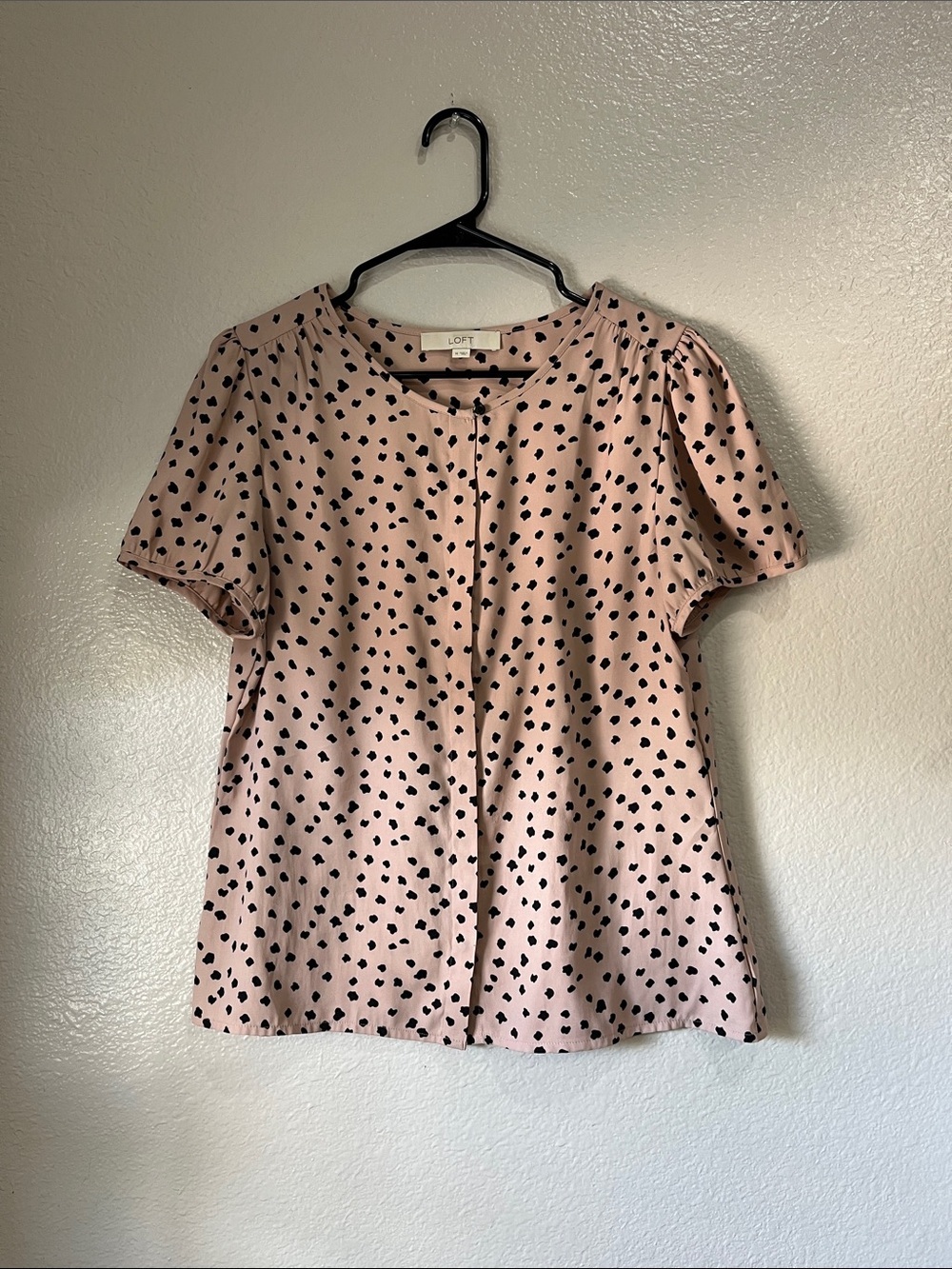 LOFT Tan Short Sleeve Lightweight Blouse Black Dot Print Sz M Flowy Office Chic